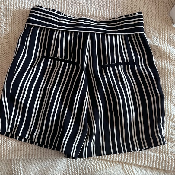 Black and white short - Picture 3 of 3